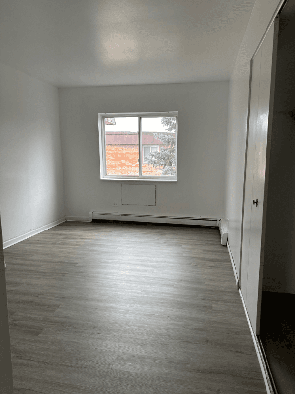 Mount Prospect Apartment: 309 West Hawthorne Circle