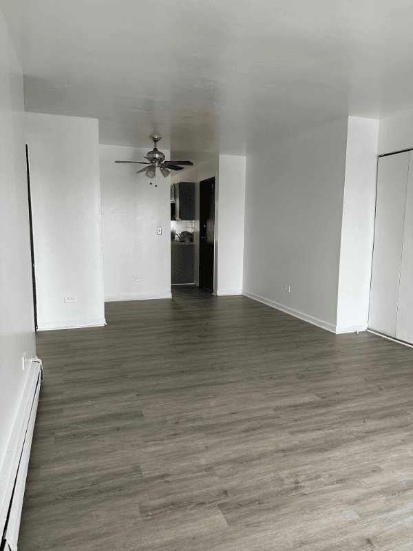 Mount Prospect Apartment: 309 West Hawthorne Circle