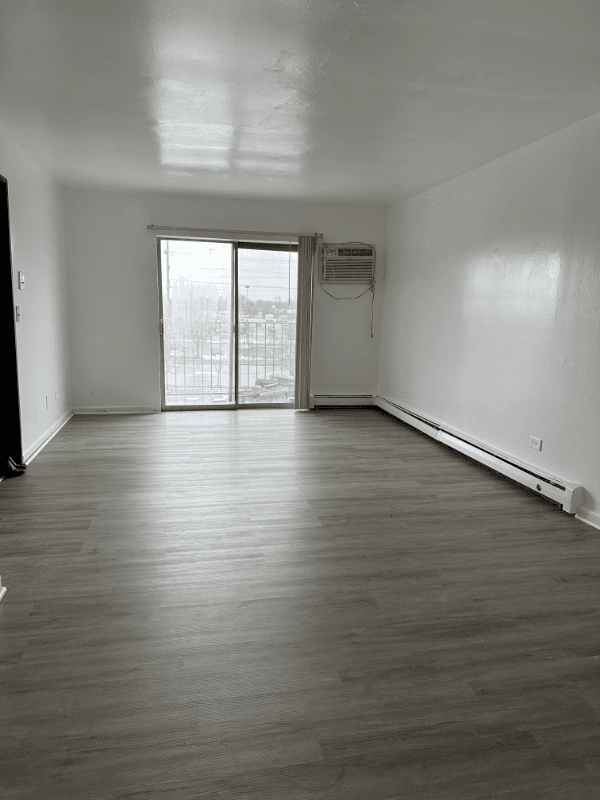 Mount Prospect Apartment: 309 West Hawthorne Circle