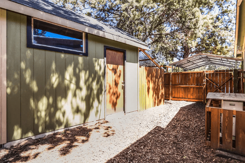 Bend House: 935 SE Douglas Street