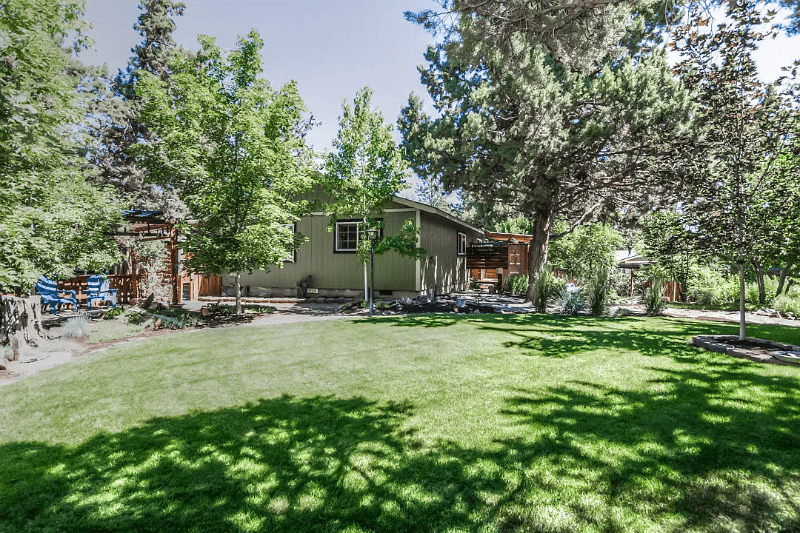 Bend House: 935 SE Douglas Street