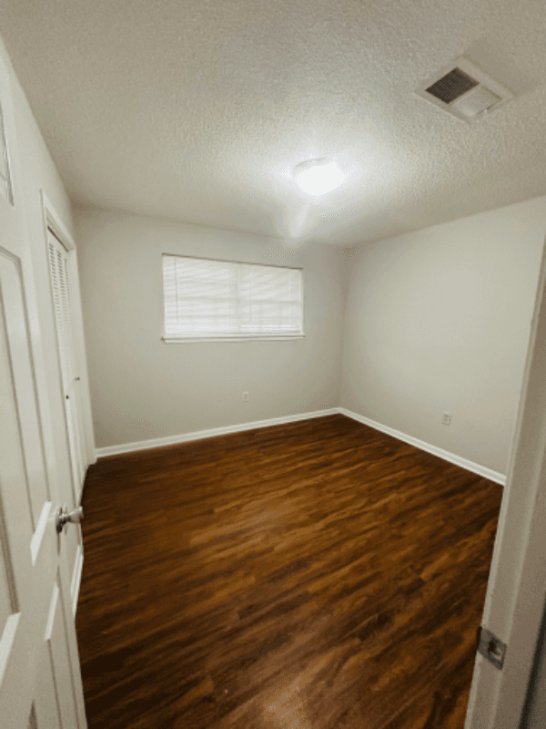 Walker House: 33230 Walker North Rd