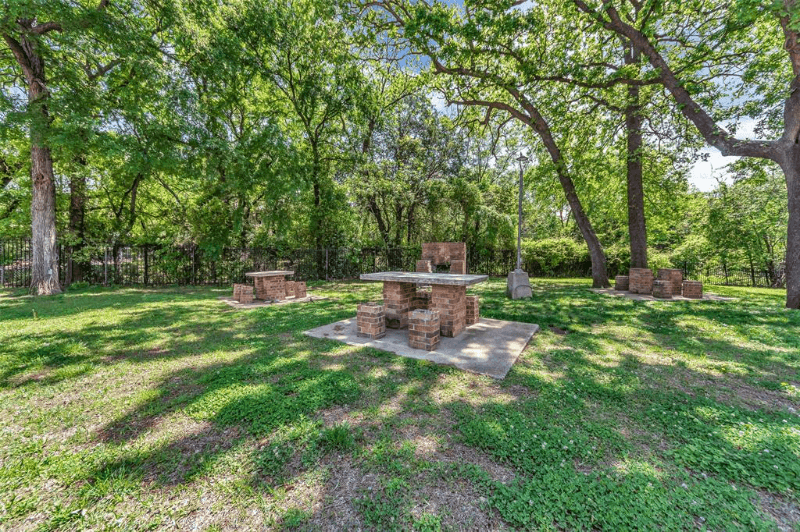 Arlington Condo: 2307 Balsam Drive