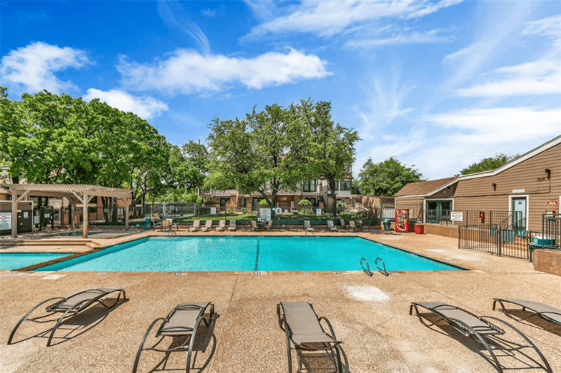 Arlington Condo: 2307 Balsam Drive