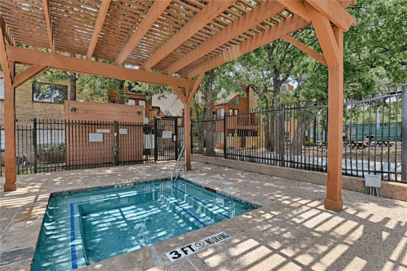 Arlington Condo: 2307 Balsam Drive