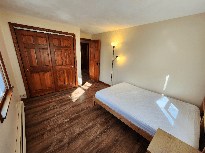 Quincy Single Room: 66 Brook St.