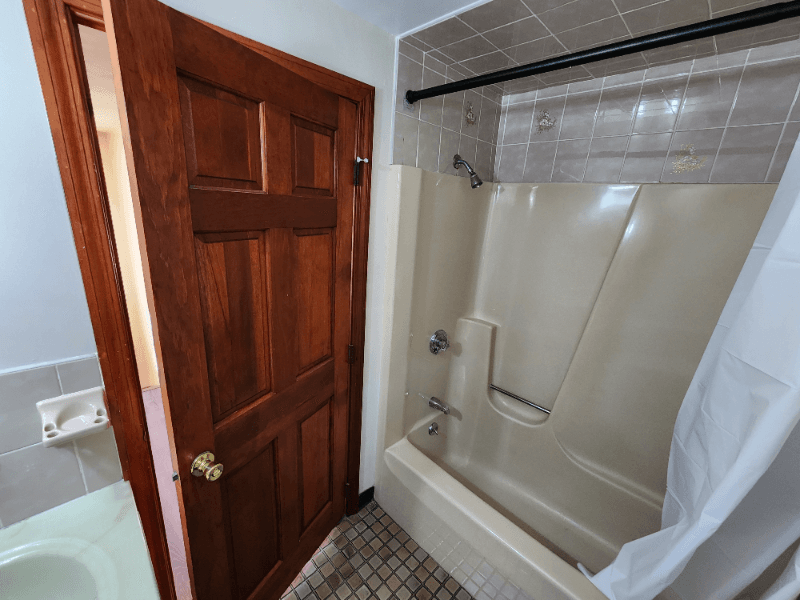 Quincy Single Room: 66 Brook St.