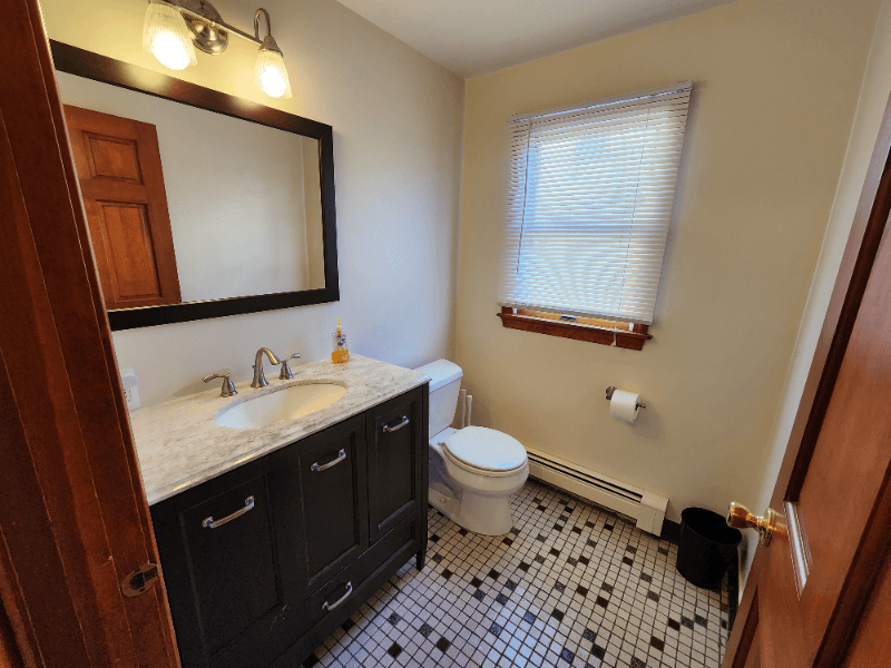 Quincy Single Room: 66 Brook St.