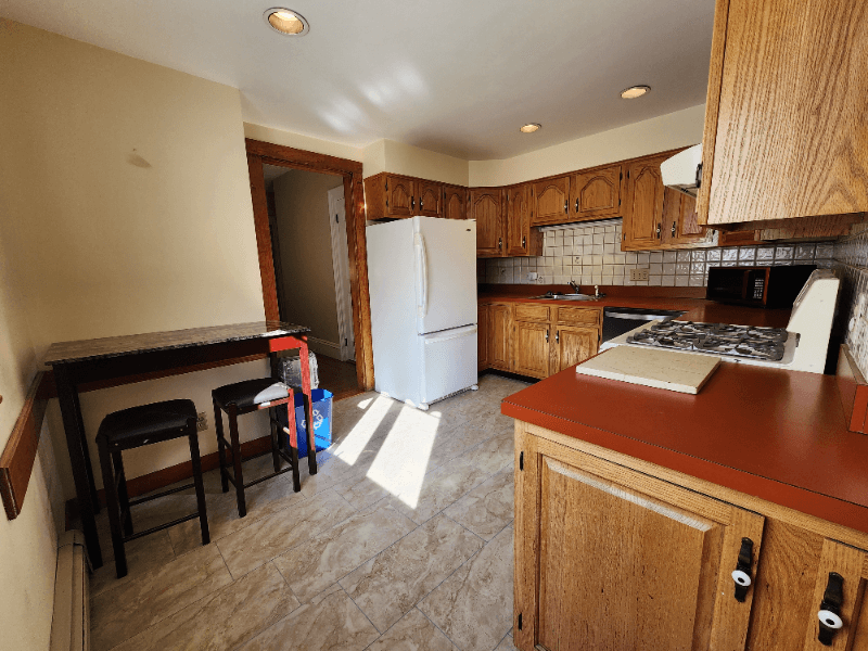 Quincy Single Room: 66 Brook St.