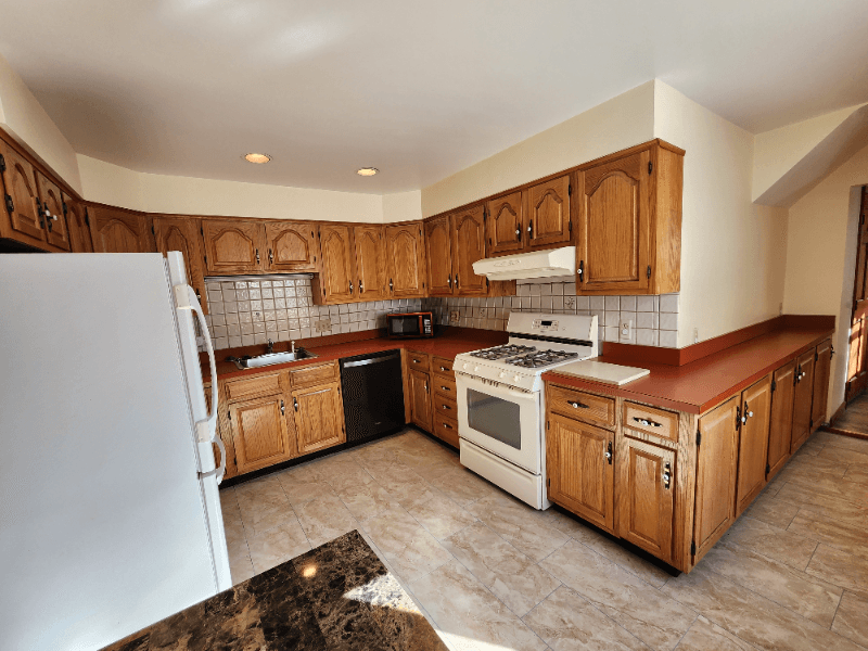 Quincy Single Room: 66 Brook St.