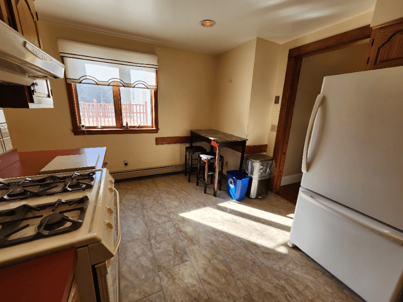 Quincy Single Room: 66 Brook St.
