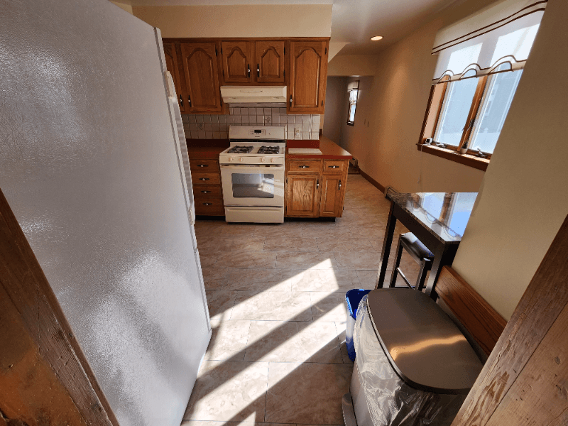 Quincy Single Room: 66 Brook St.