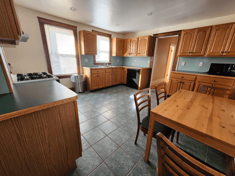 Quincy Single Room: 66 Brook St.