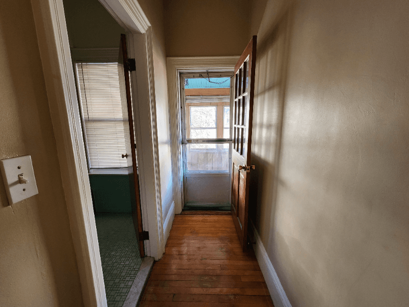 Quincy Single Room: 66 Brook St.