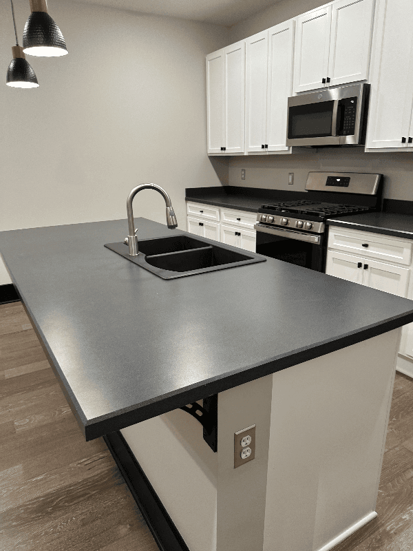 Marseilles Apartment: 430 Main St