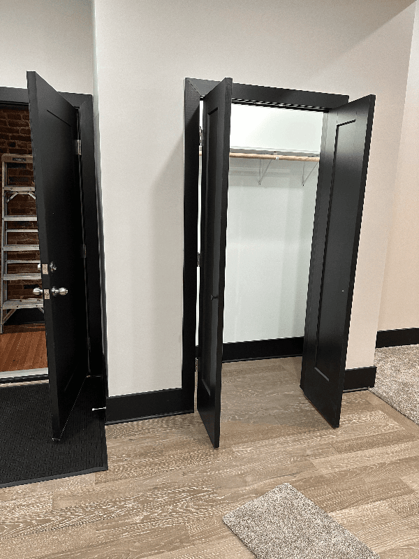 Marseilles Apartment: 430 Main St