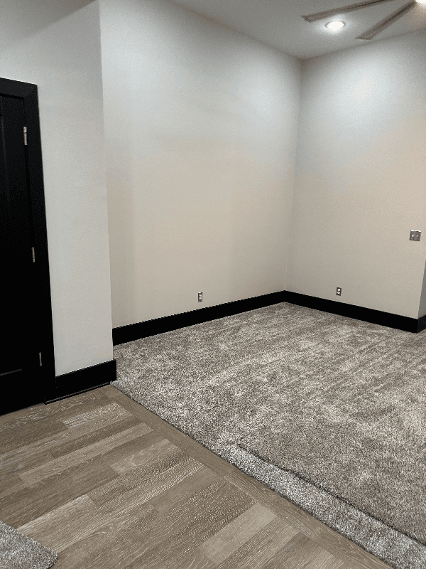 Marseilles Apartment: 430 Main St