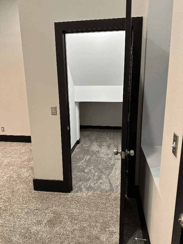 Marseilles Apartment: 430 Main St