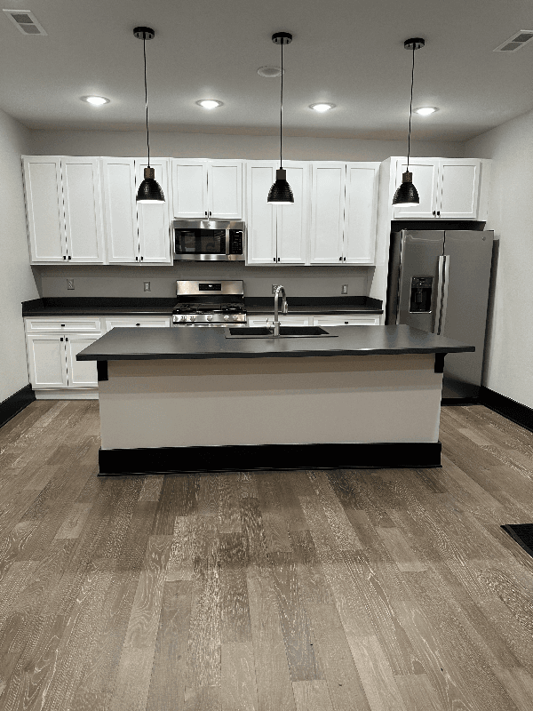 Marseilles Apartment: 430 Main St