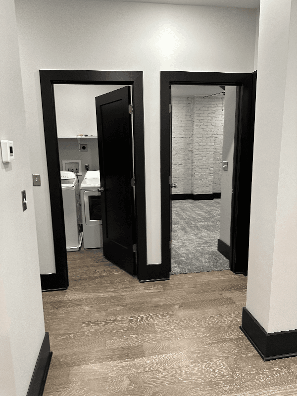 Marseilles Apartment: 430 Main St