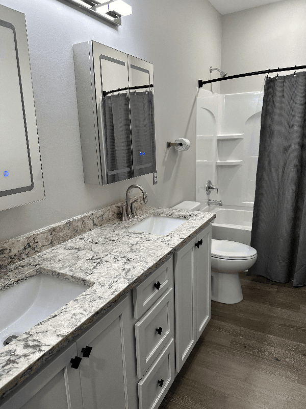 Marseilles Apartment: 430 Main St
