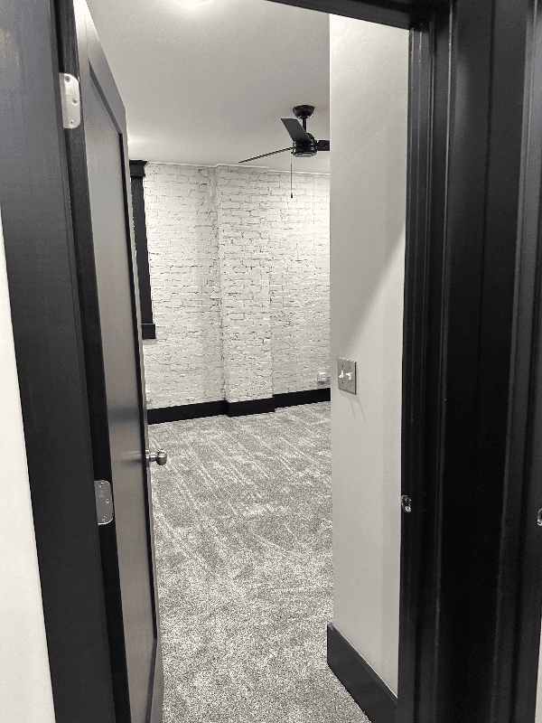 Marseilles Apartment: 430 Main St