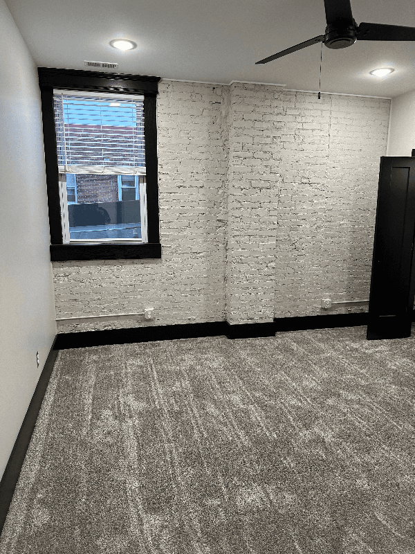 Marseilles Apartment: 430 Main St