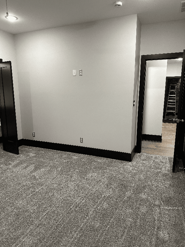 Marseilles Apartment: 430 Main St
