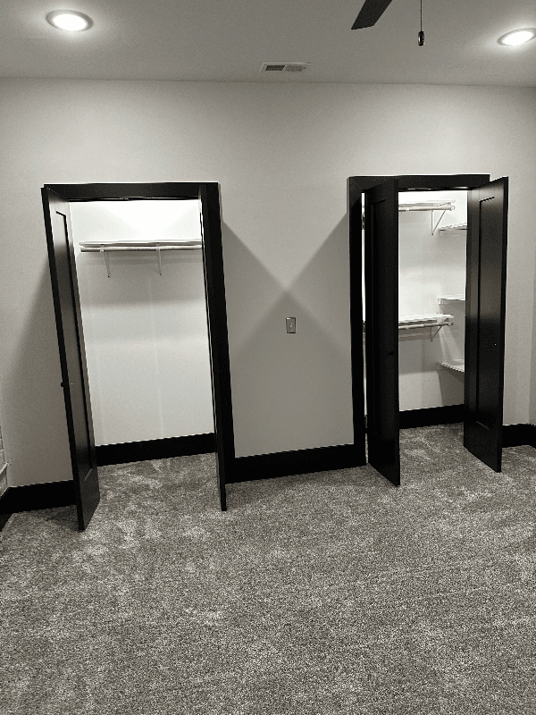 Marseilles Apartment: 430 Main St