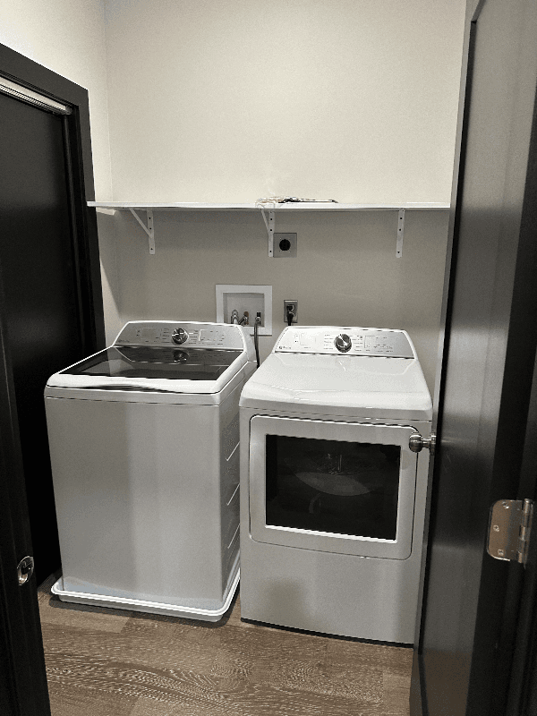Marseilles Apartment: 430 Main St