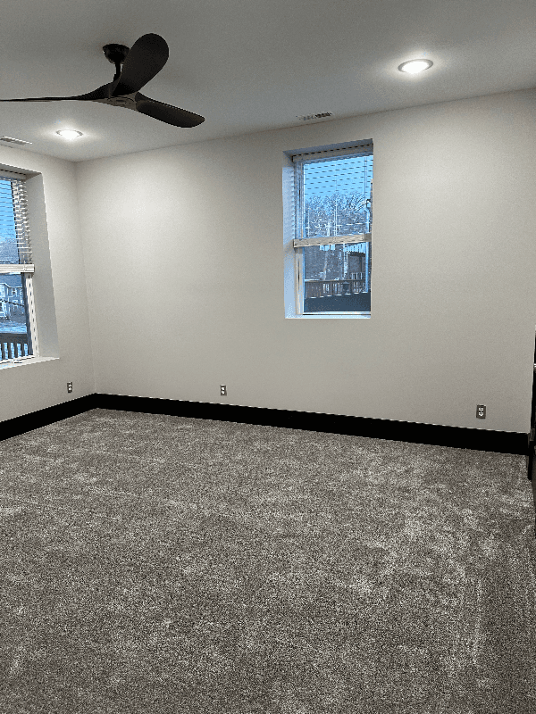Marseilles Apartment: 430 Main St