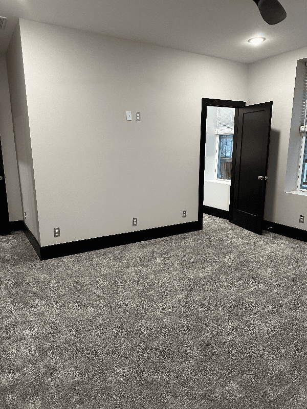 Marseilles Apartment: 430 Main St