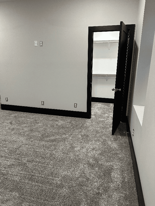 Marseilles Apartment: 430 Main St