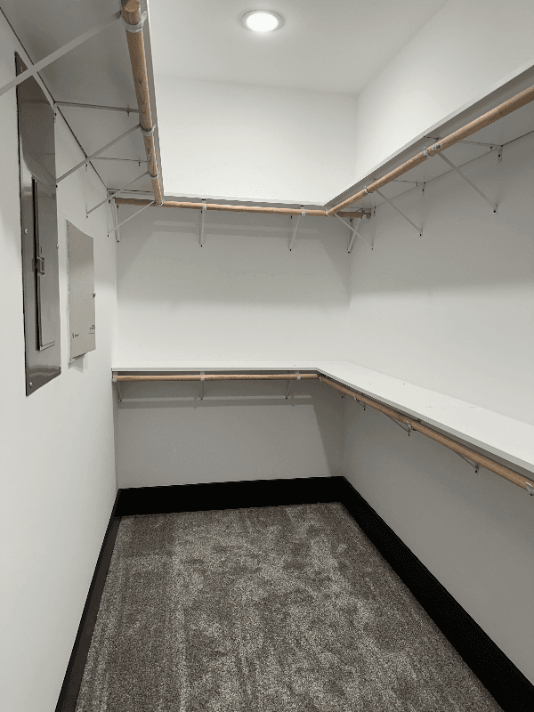Marseilles Apartment: 430 Main St