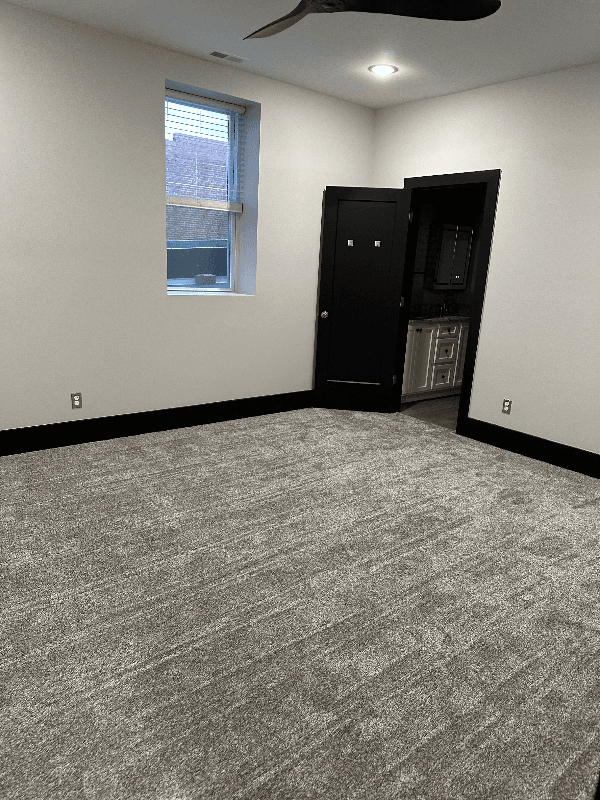Marseilles Apartment: 430 Main St