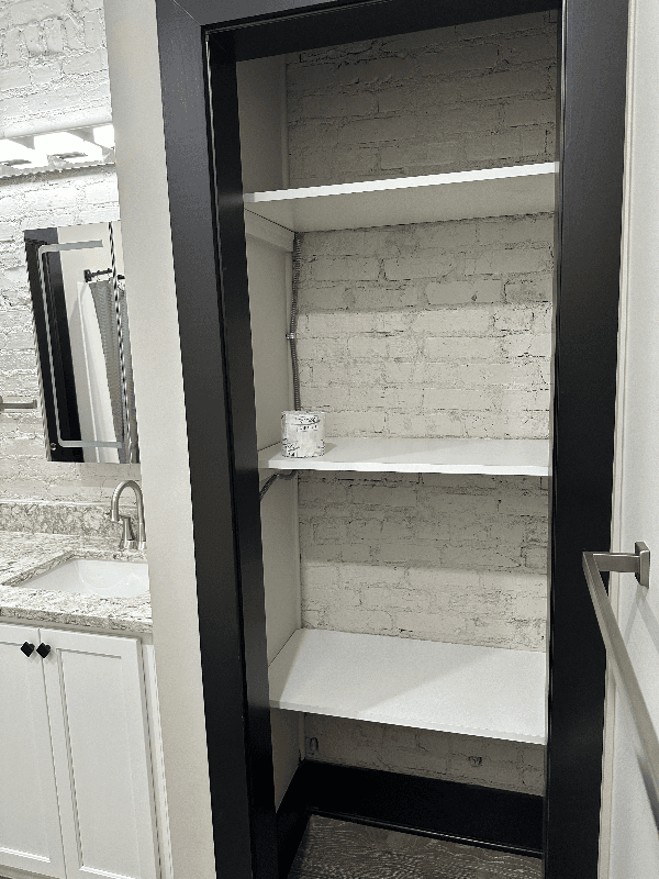 Marseilles Apartment: 430 Main St