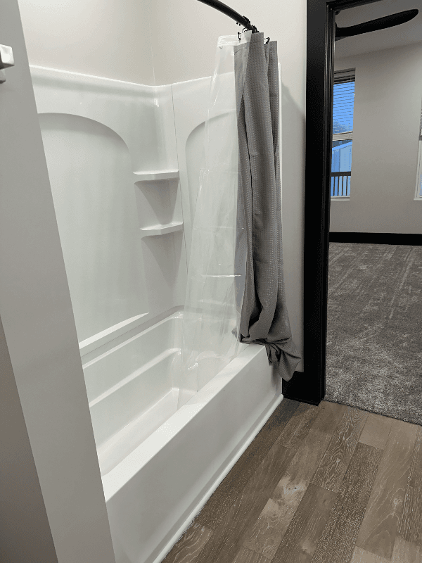 Marseilles Apartment: 430 Main St