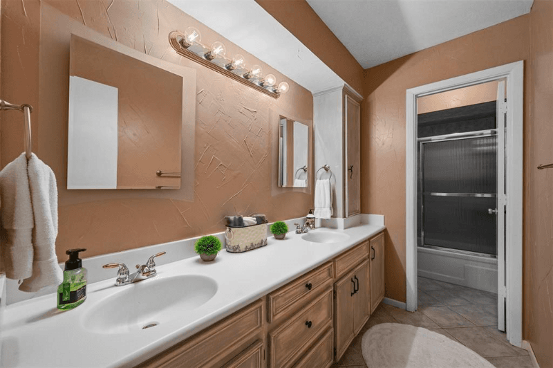 Richardson Single Room: 428 park bend drive