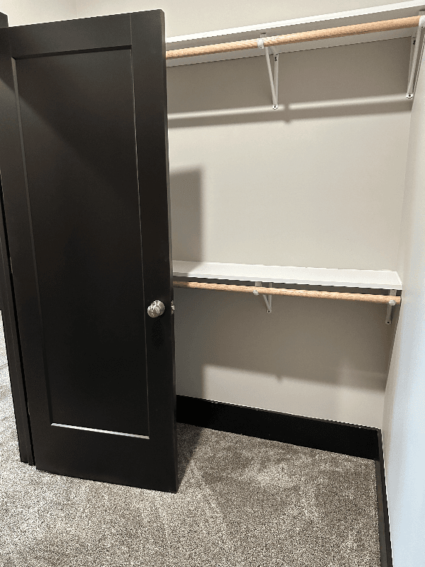 Marseilles Apartment: 430 Main St