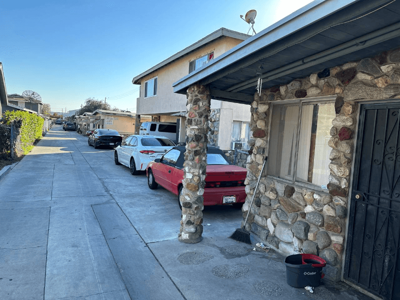 Diwney House: 12623 Barlin avenue # E