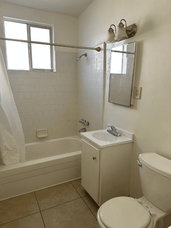 Diwney House: 12623 Barlin avenue # E