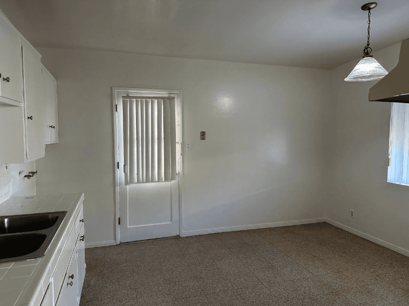 Diwney House: 12623 Barlin avenue # E
