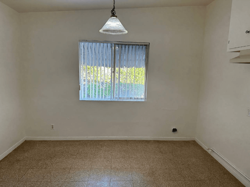 Diwney House: 12623 Barlin avenue # E