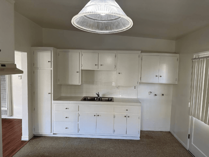 Diwney House: 12623 Barlin avenue # E
