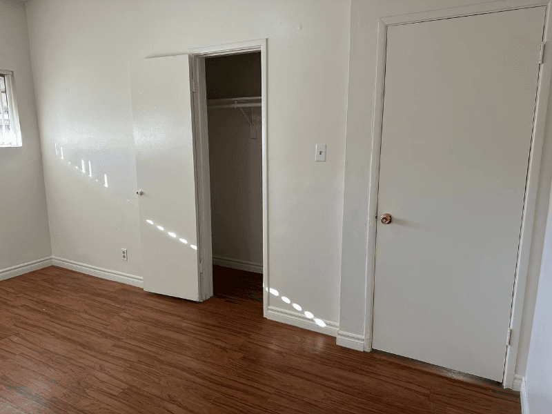 Diwney House: 12623 Barlin avenue # E