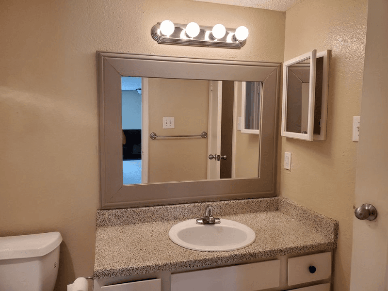 Houston Apartment: 206 plaza verde dr