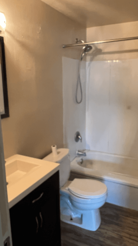 Moeses Lake House: 1213 Gary st