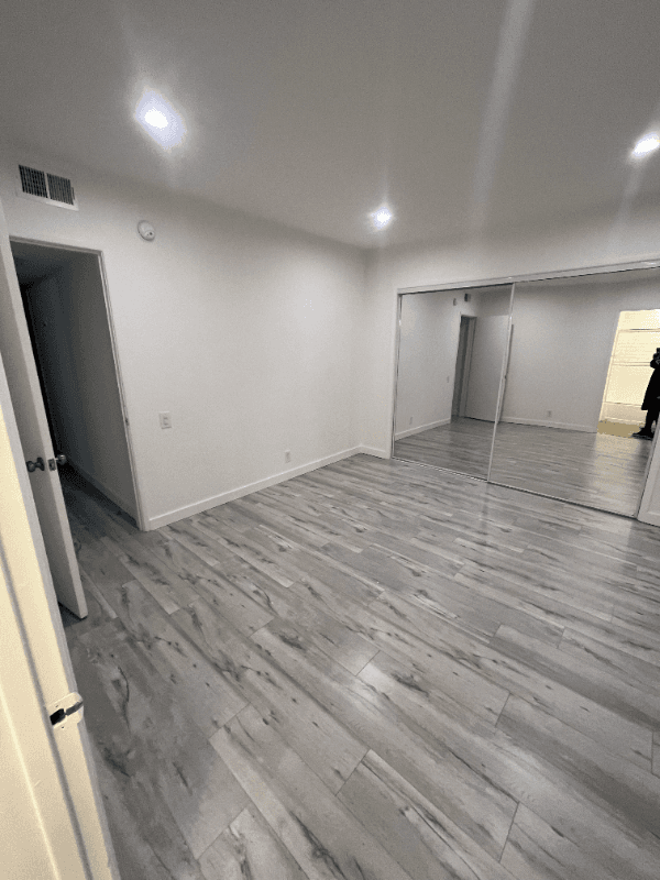 Los Angeles Apartment: 11669 Chenault St