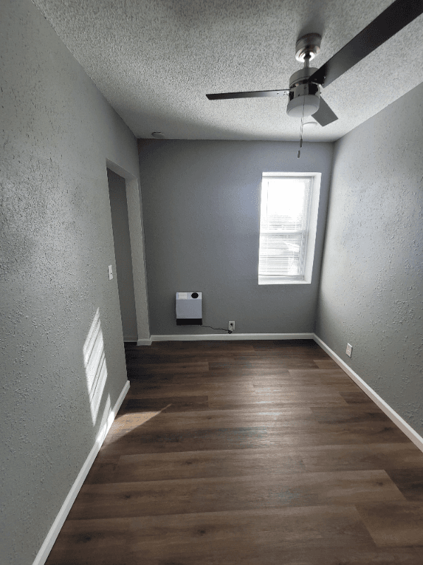 Sugar Creek Apartment: 409 N Sterling Avenue