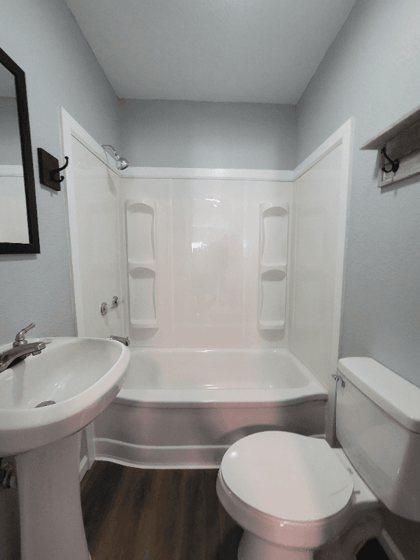 Sugar Creek Apartment: 409 N Sterling Avenue